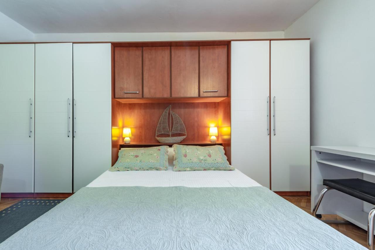 Lia Apartment